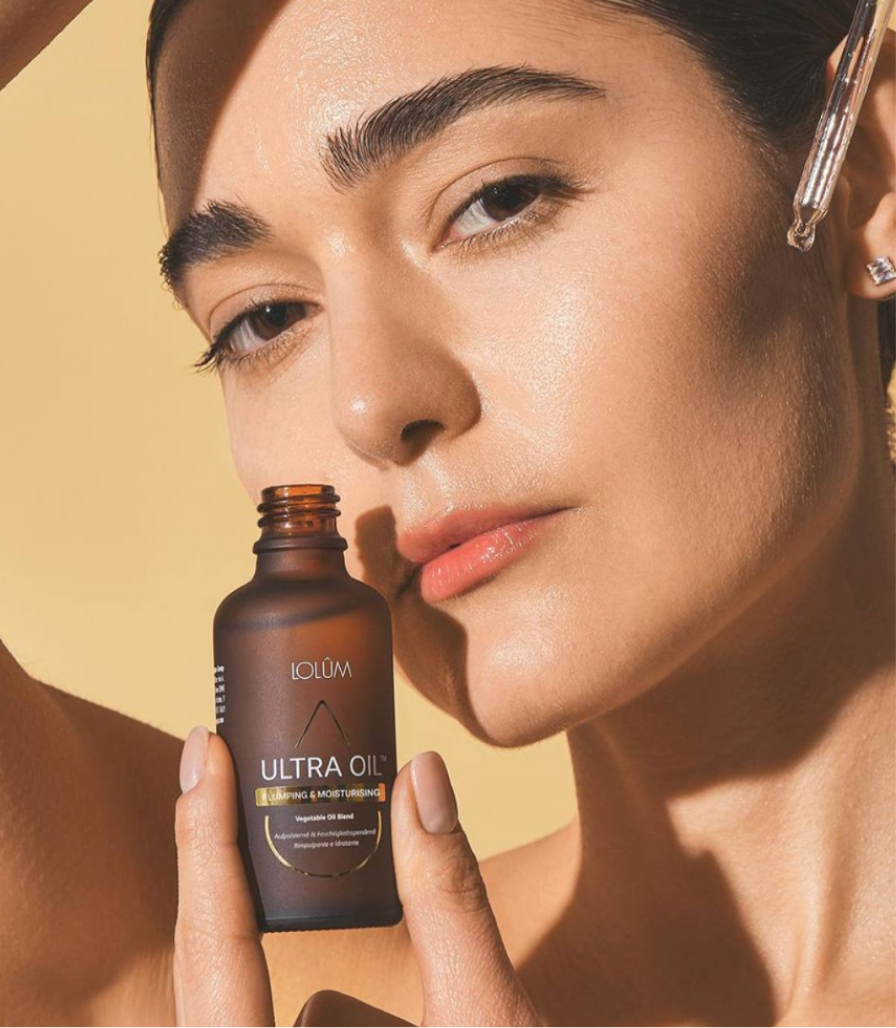 ULTRA OIL™ – PFLANZENÖLMISCHUNG, AUFPOLSTERND UND FEUCHTIGKEITSSPENDEND
Angereichert mit Ceramid #LO010