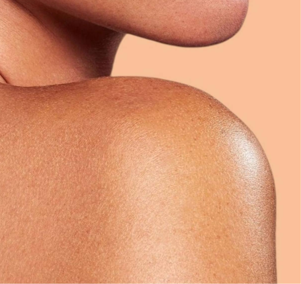 GLOW BODY OIL – pflegendes Highlighter-Öl mit seidigem Schimmereffekt #U20