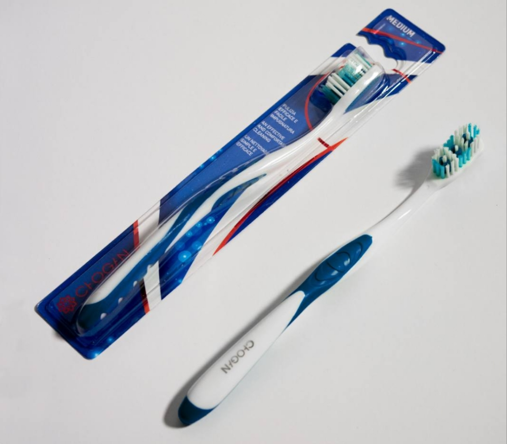 Zahnbürste – mittel (weiß/blau)