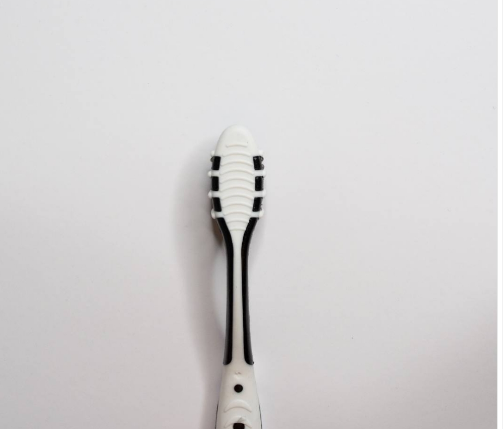 EXTRA CLEAN Zahnbürste – mittel (black edition)