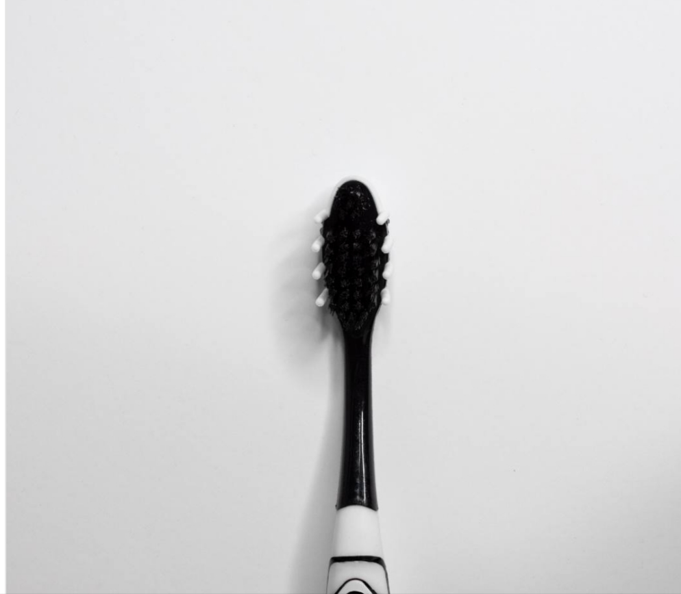 EXTRA CLEAN Zahnbürste – mittel (black edition)